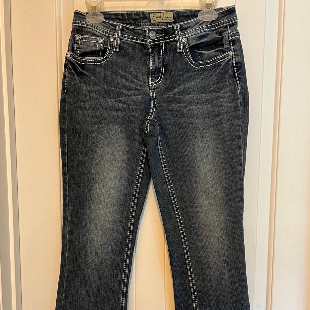 Earl Jeans 4 petite very stylish and cute on. 30 in inseam
